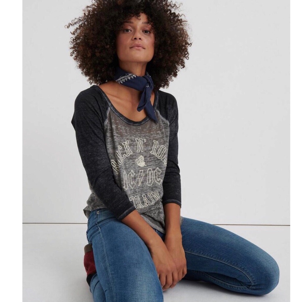 Lucky Brand Black and Gray Graphic Raglan Top